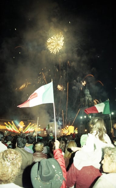 Juegos pirotécnicos que iluminaron el Zócalo Capitalino en 1996, bajo el gobierno de Ernesto Zedillo. Foto: Gustavo Hurtado/Archivo EL UNIVERSAL.