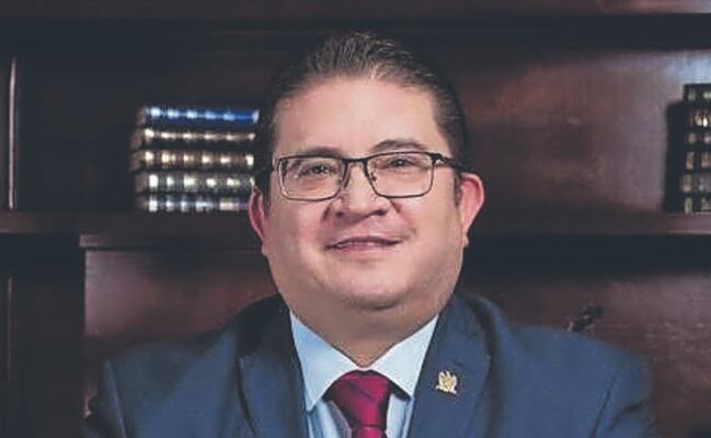 Inhabilitan 20 años al exrector de la universidad estatal