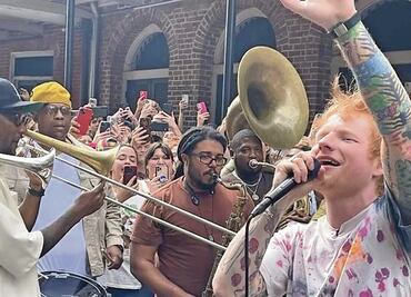 Ed Sheeran sorprende con concierto al aire libre en Nueva Orleans y estrena tema