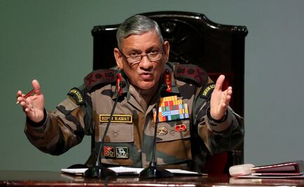 Al menos 3 muertos tras caída de helicóptero en India; viajaba el jefe del Estado Mayor