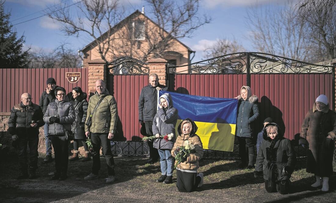A pesar del costo en vidas que ha tenido la guerra, los ucranianos están decididos a seguir adelante y confían en que pueden ganar. Foto: Emilio Morenatti / AP