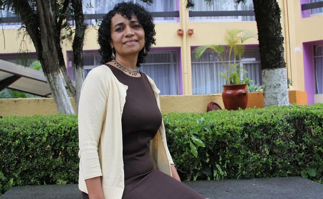 Malva Flores, autora de Sombras en el Campus y Estrella de dos puntas. Foto: Javier Narvaez, cortesía