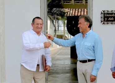 Yunes toma posesión formal de casa expropiada de Duarte