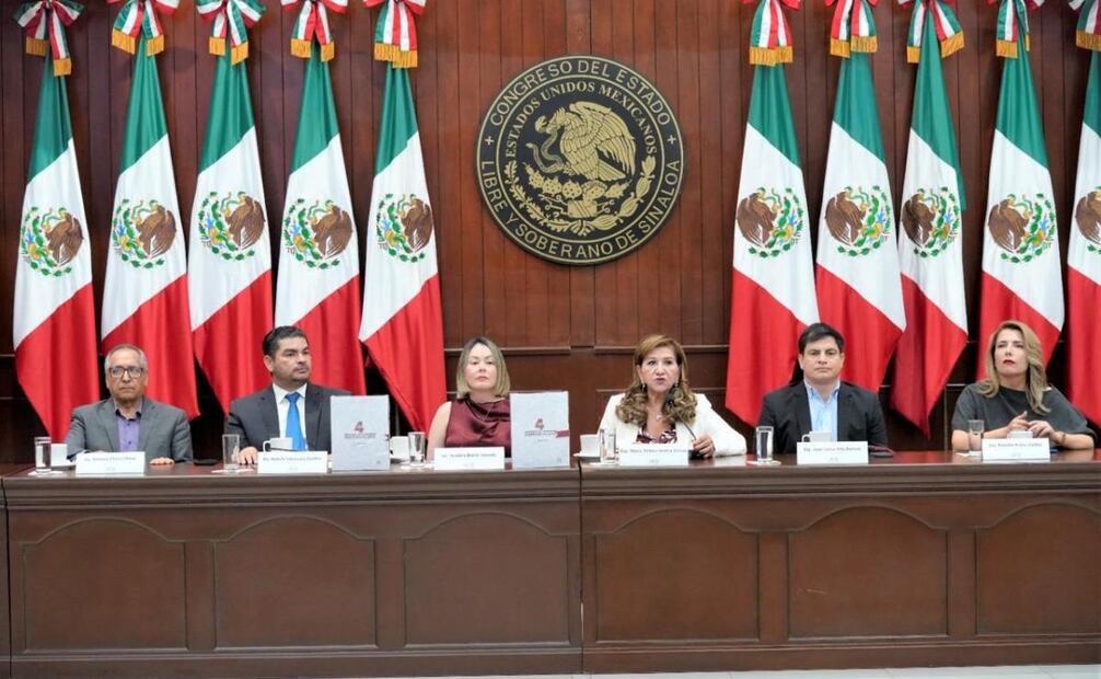 El gobernador del estado, Rubén Rocha Moya envió al Poder Legislativo por escrito su Cuarto Informe de Gobierno Foto: Especial