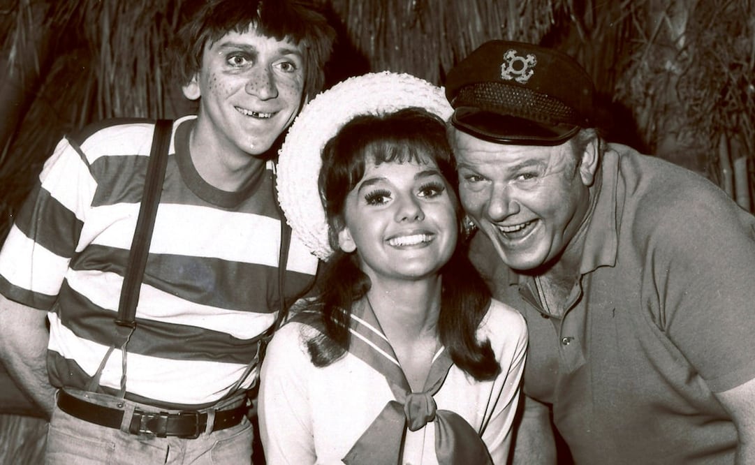 Dawn Wells en medio de Bob Denver y Alan Hale Jr. Foto: AP