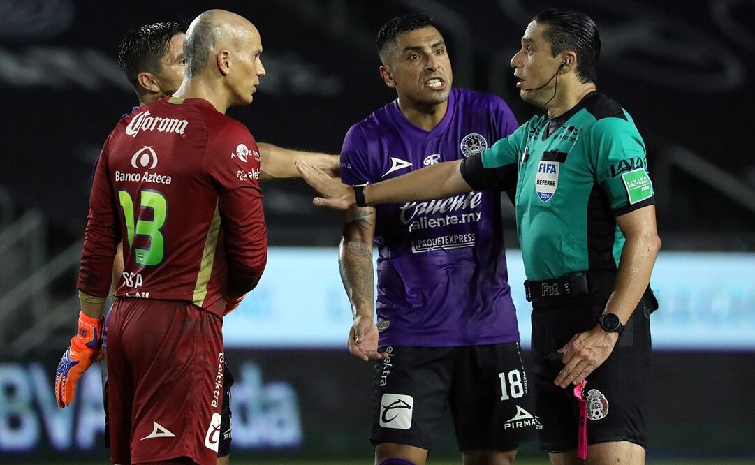 Óscar Macías tuvo un trabajo lamentable