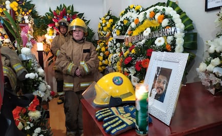 Dan último adiós a bombero electrocutado mientras sofocaba incendio en Tabasco