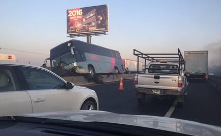 Choque en Circuito Exterior Mexiquense deja un muerto