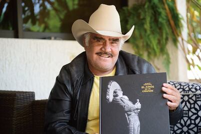 Chente le debe todo a Cuquita