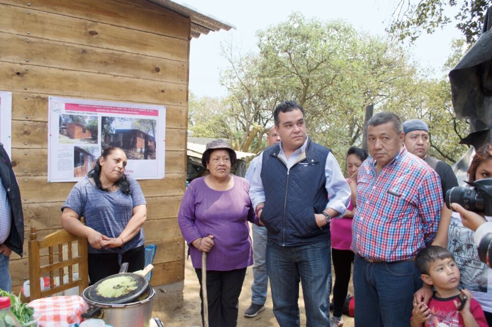 Apoyo. El delegado de Magdalena Contreras, Fernando Mercado, dijo que los vecinos no son invasores (DIEGO SANCHO. EL UNIVERSAL)