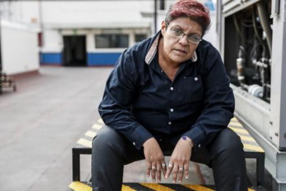 Mujeres que hacen bailar la calle