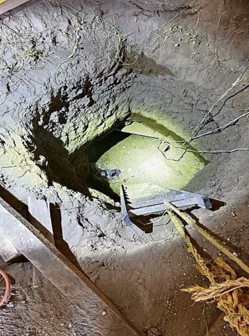 El túnel fue descubierto luego de que autoridades estatales y municipales catearon una vivienda en San Bartolo. Foto Especial