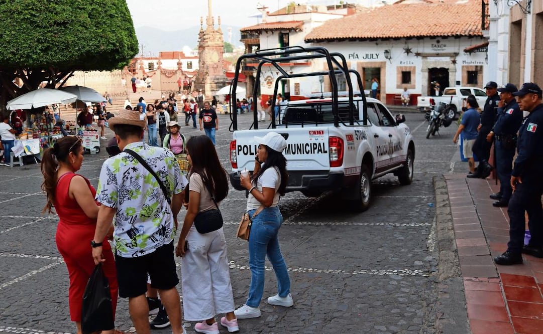 El centro de Taxco se veía ayer miércoles con algunos turistas. Los habitantes dijeron que las extorsiones continúan, pero la violencia ha bajado y el ambiente cambió con la nueva administración. (17/04/2025) Foto: Amiliano Tizapa