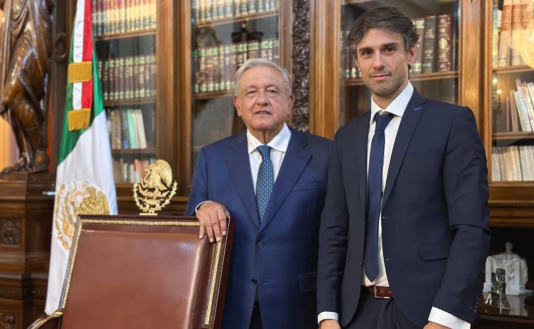 AMLO se reúne con abogado de Pedro Castillo. Foto: Twitter @lopezobrador_