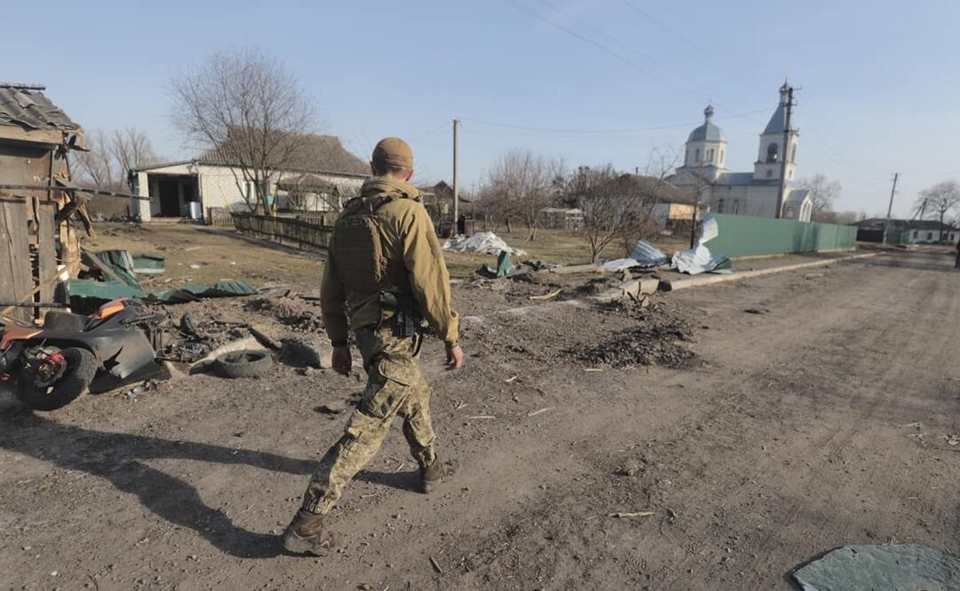 Moscú asegura que está desescalando sus ataques alrededor de Kiev. Foto: EFE