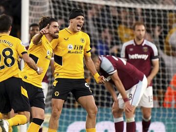 VIDEO: Raúl Jiménez anota golazo ante el West Ham