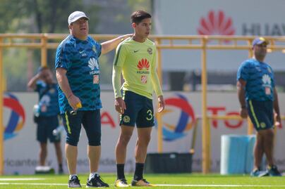 Diego Lainez, blindado en América 
