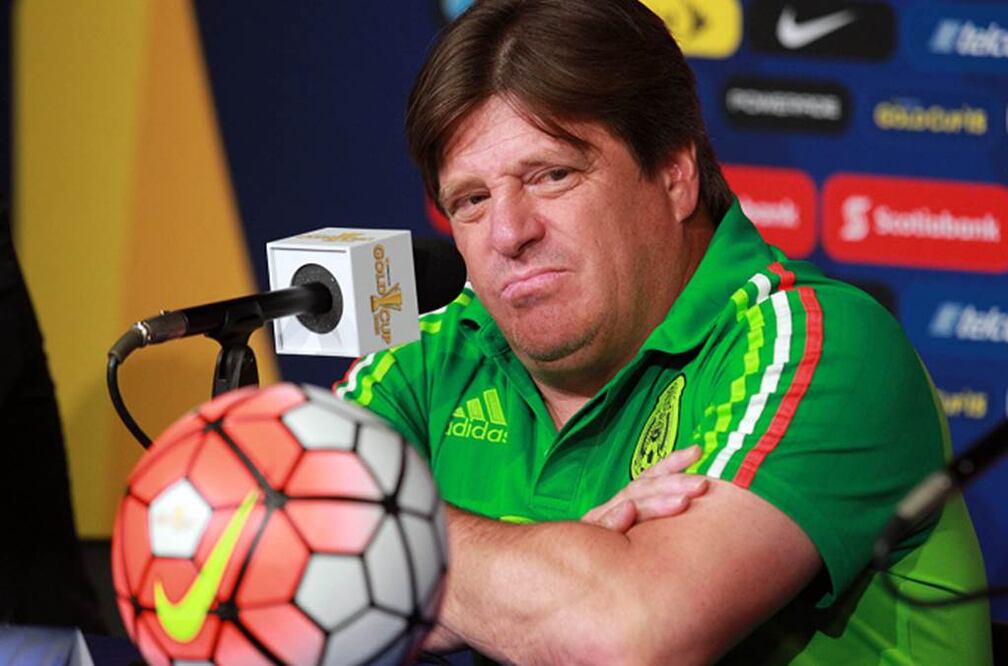 Al mando del equipo mexicano en 20 juegos, el ‘Piojo’ tiene ocho victorias, cuatro derrotas y ocho empates, con una efectividad del 53.3 por ciento (XINHUA)