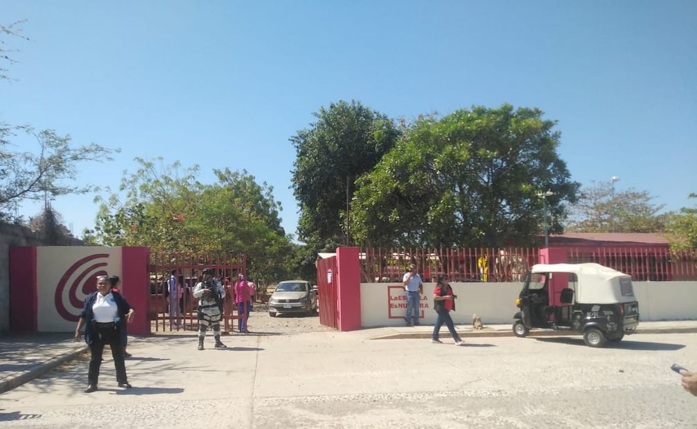 Caen 6 presuntos involucrados en balacera cerca de un Colegio de Bachilleres en San Blas Atempa, Oaxaca; 3 escuelas suspenden clases.
Foto: Especial.