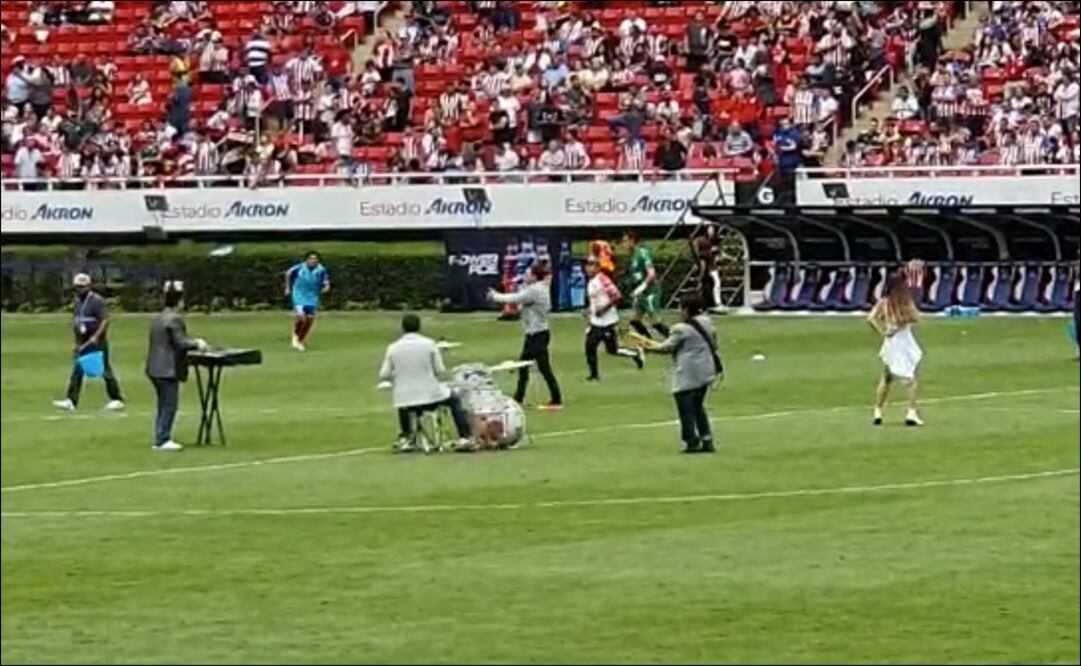 Espectáculo del medio tiempo, Chivas vs Necaxa. Foto: Especial