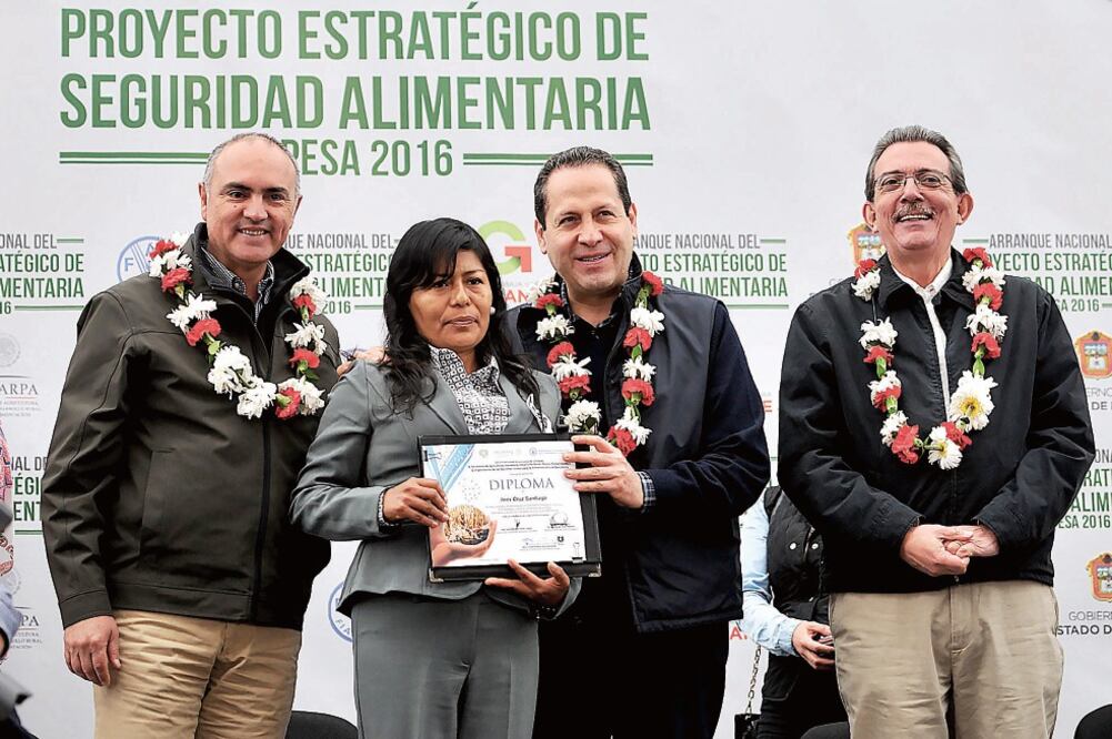 El gobernador Eruviel Ávila firmó la ratificación del Convenio de Colaboración del PESA 2016, entre la FAO y la Sagarpa. (ESPECIAL)