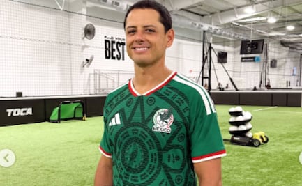 Chicharito luce la nueva camiseta de la Selección Mexicana: "Se me metió una basurita en el ojo" 