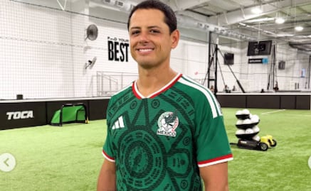 Chicharito luce la nueva camiseta de la Selección Mexicana: "Se me metió una basurita en el ojo" 