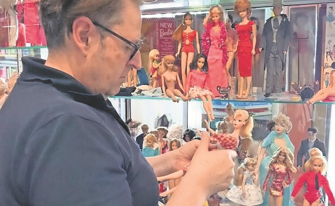 Manfred Reichel, de 58 años y conocido como el "doctor de las muñecas", tiene una tienda en el centro de la capital austríaca. Foto: EFE