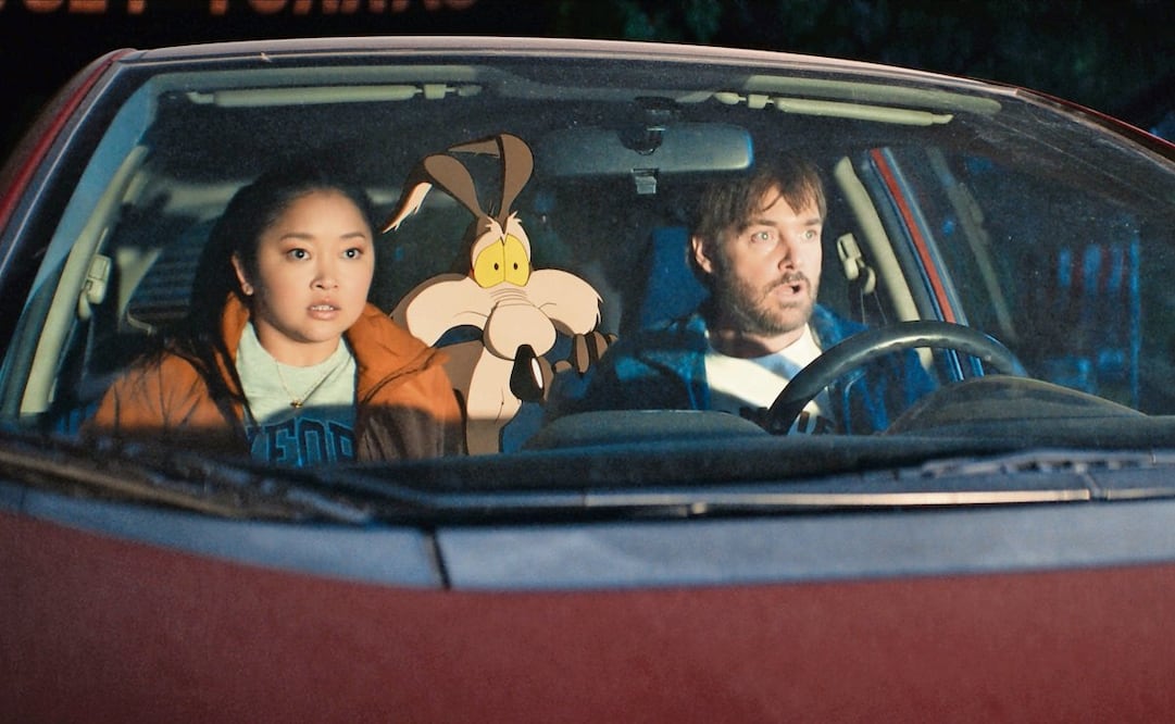 Lana Condor interpreta a Paige Avery, sobrina del abogado Kevin Avery (Will Forte); juntos ayudan a Wile E. Coyote y a otros personajes en su demanda laboral por el abuso que ha ejercido el corporativo Acme. Foto: ZIMA ENTERTAINMENT