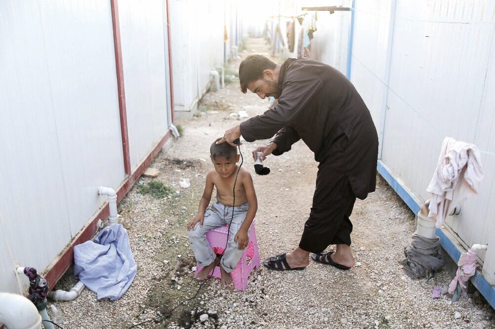 Refugiados sirios, en el campo de Harran, Turquía. Austria pide a la UE invertir más en centros de acogida de países vecinos a Siria para frenar éxodo a Europa (CEM TURKEL. EFE)
