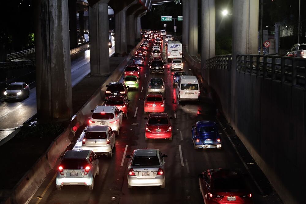 La CDMX suele mostrar tránsito pesado cuando llueve. (Fotos: Archivo y Pixabay)