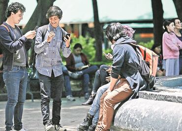 Alertan de riesgos de enfermedades por uso de celular