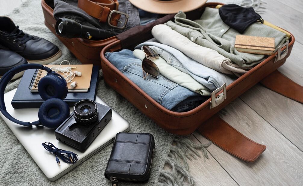 La TSA también prohíbe artículos como los explosivos y las armas de fuego. Foto: Freepik