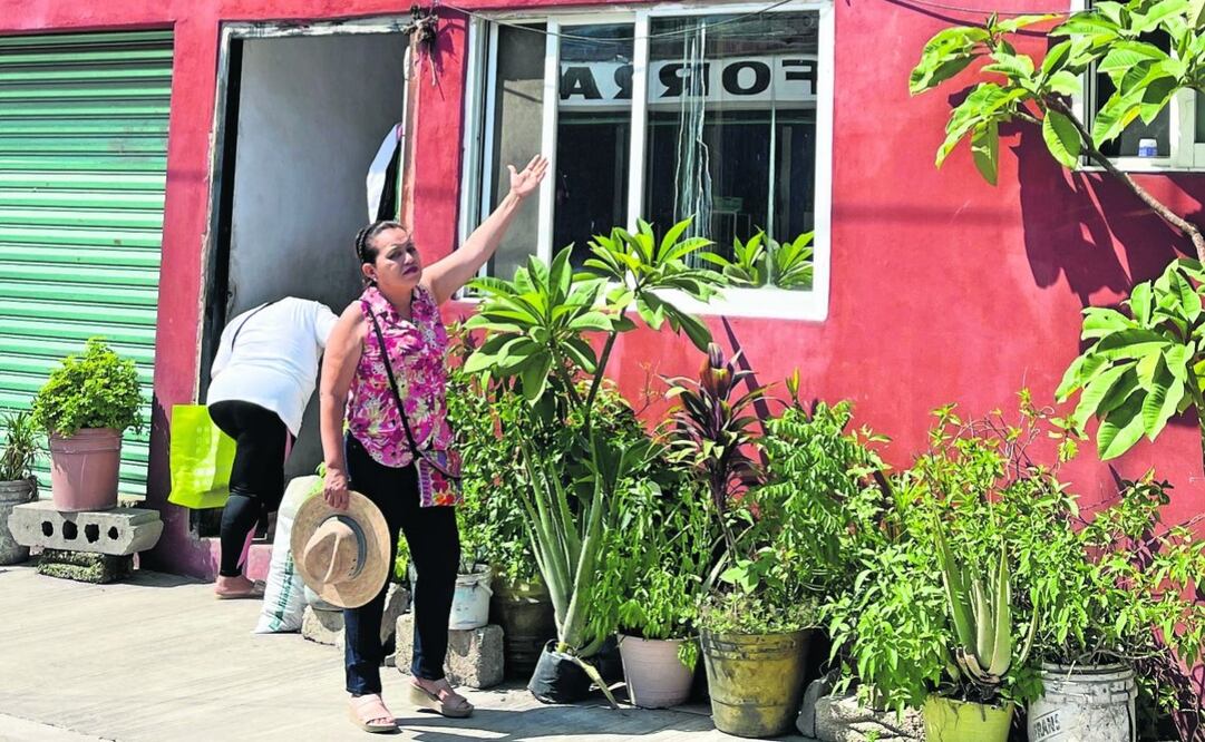 Rocío Caspeta Tinoco, una de las 40 damnificadas beneficiadas con sus casas, refiere que las viviendas fueron construidas con base en las necesidades propias de cada familia. Foto: Justino Miranda | El Universal