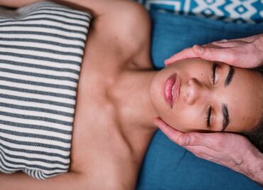 Masajes faciales para eliminar las arrugas y líneas de expresión