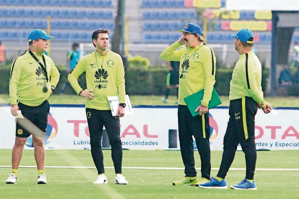 Ricardo Antonio La Volpe no ha podido todavía alcanzar un título con las Águilas en su centenario; el “Bigotón” quedó fuera del torneo de Copa MX y del Mundial de Clubes, sólo le queda la Liga (ÁLVARO PAULIN. IMAGO7)