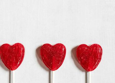 ¿Qué alimentos contienen colorante rojo nº 3, prohibido en EU?