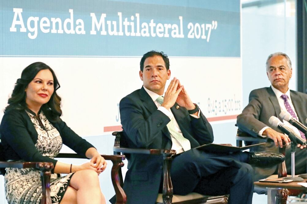 La senadora Laura Rojas y el presidente del Senado, Pablo Escudero, durante el foro. (LUCÍA GODÍNEZ. EL UNIVERSAL)