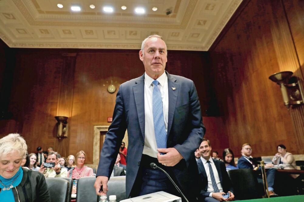 Se va. Ryan Zinke fue uno de los ejecutores de los planes de Trump para reducir protecciones ambientales (ARCHIVO. REUTERS)