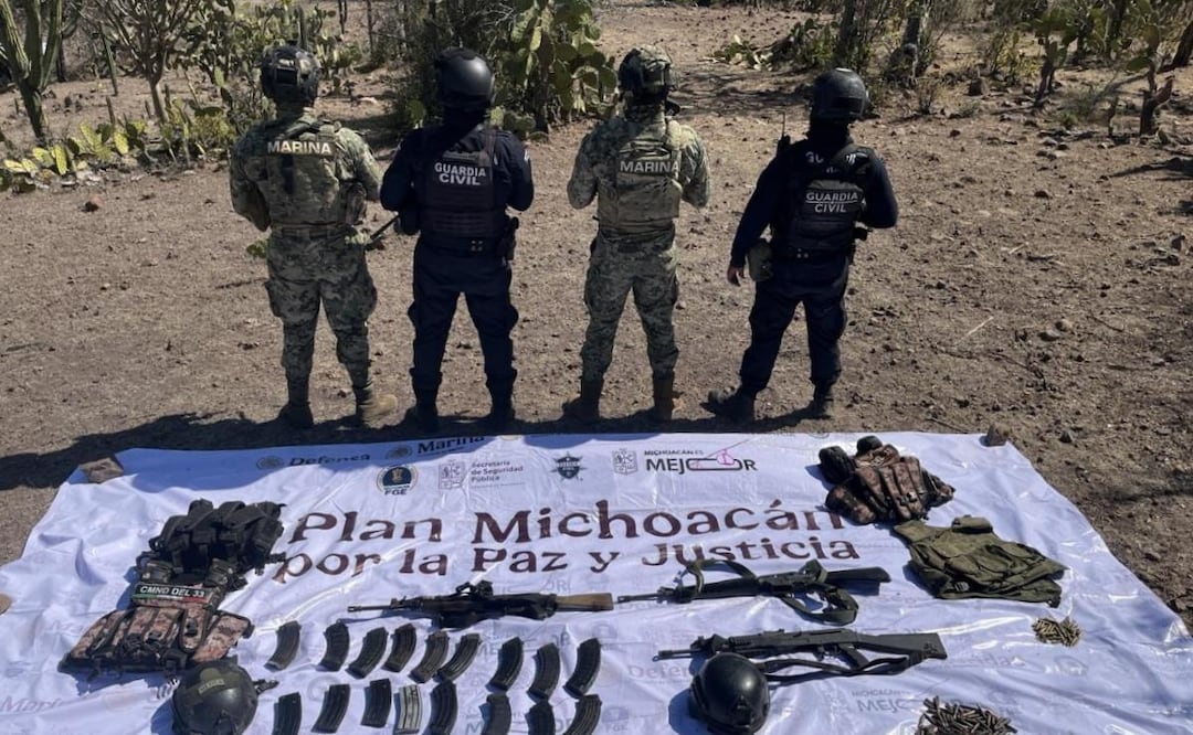 Semar decomisa drogas, vehículos y armas en Arteaga, Michoacán tras se atacados a balazos (20/02/2026). Foto: Especial