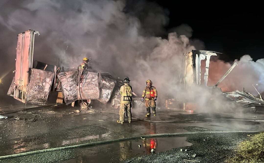 Choque e incendio de tráileres en Nuevo León. Foto: Especial