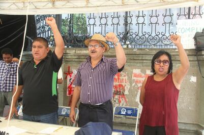 CNTE alista amparos por reestructura de IEEPO