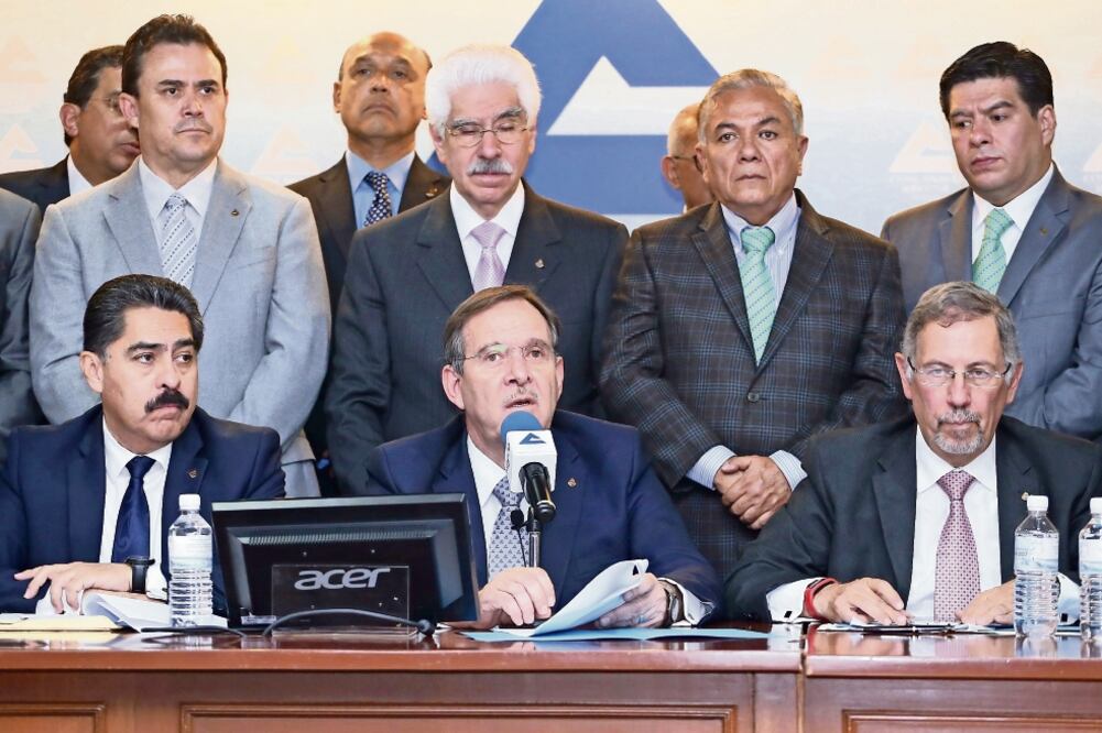 Enrique Solana, presidente de la Confederación de Cámaras Nacionales de Comercio, Servicios y Turismo (Concanaco), explicó que acudió ante la PGR pero no encontró una denuncia penal en su contra por el presunto fraude con tabletas (BERENICE FREGOSO. EL U)