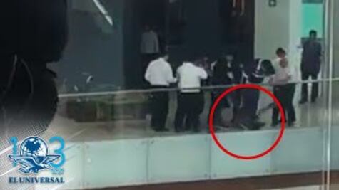 Empleados someten y golpean a presunto ladrón de tienda Apple en plaza de Las Lomas