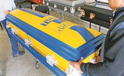 Empresarios llevan la pasión hasta la muerte con ataúdes personalizados