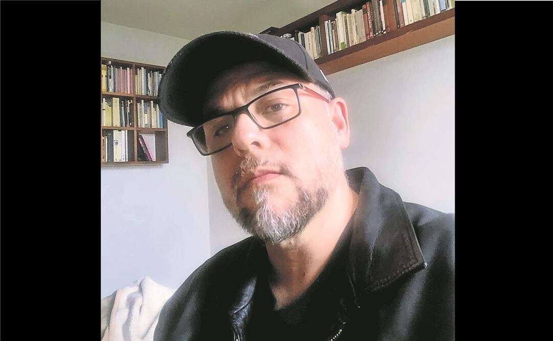 El escritor Antonio Ortuño busca acercarse a temas actuales, pero desde otro lenguaje y espacios, “mediante la imaginación”, dice. Fotos: Cortesía Oceáno