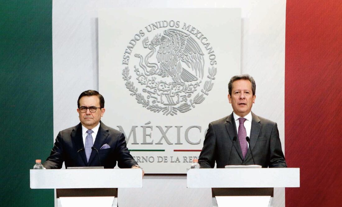 En conferencia conjunta entre Ildefonso Guajardo, titular de Economía, y Eduardo Sánchez, vocero de la Presidencia, el secretario dijo que una cosa es el presupuesto de un país y otra la balanza comercial. (PRESIDENCIA)