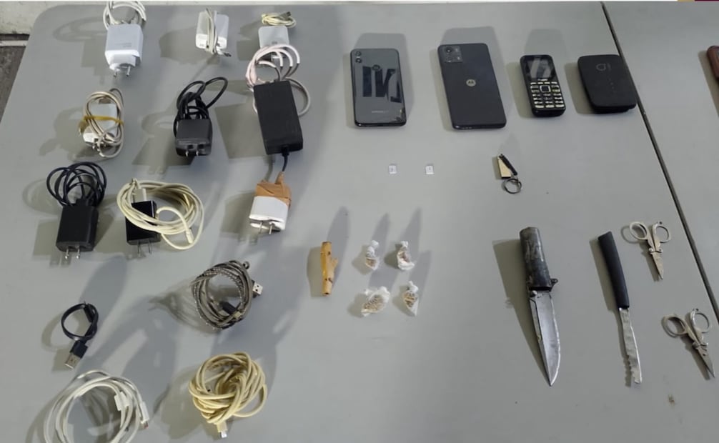 Decomisan celulares, droga y objetos prohibidos en penal de Culiacán. Foto: Especial