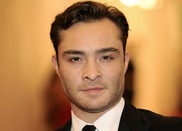 Tras acusación de violación reemplazarán en serie a Ed Westwick