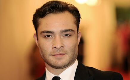 Tras acusación de violación reemplazarán en serie a Ed Westwick 